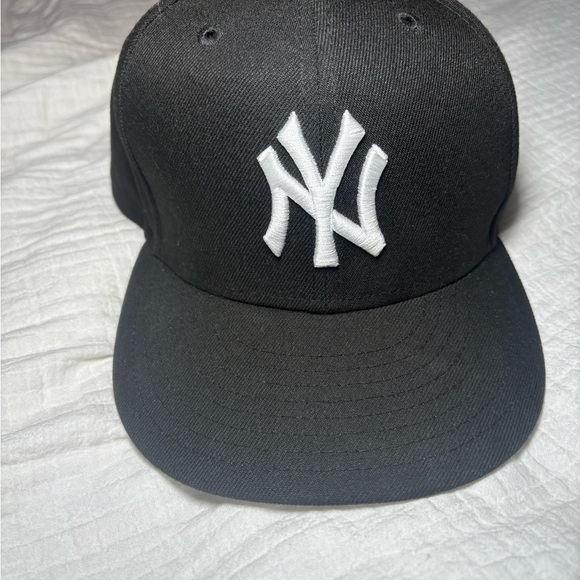 New Era Other - New Era Black 59FIFTY Fitted Cap Men’s Size 7